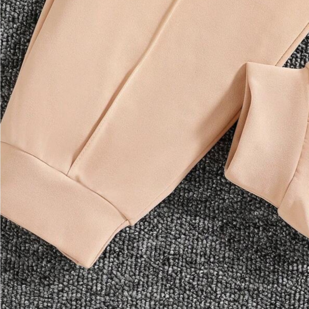 Sweatshirt And Sweatpants Set.